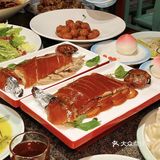 家里有客人是也会选择这里。烤鸭肉肥不腻，鸭饼也筋道