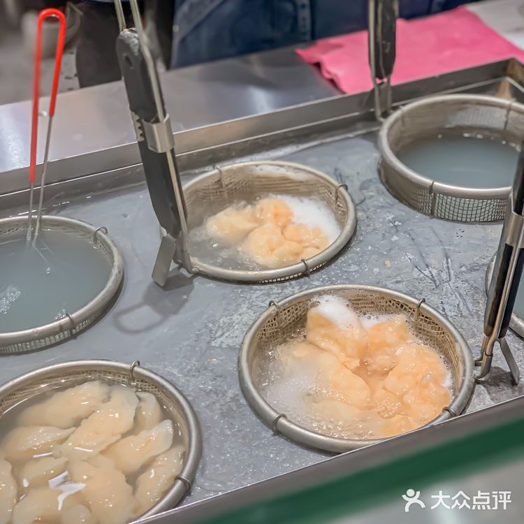 虾三疯｜一碗Q弹虾滑，香辣够味