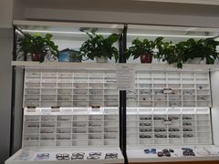 -视野联行眼镜•蔡司•依视路(温江店)