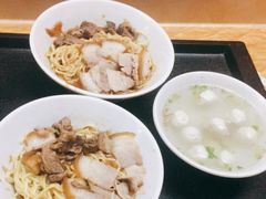 -松树干拌面店
