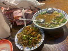 -爆炸头阿姨小四川正宗川味小吃(无任何分店)