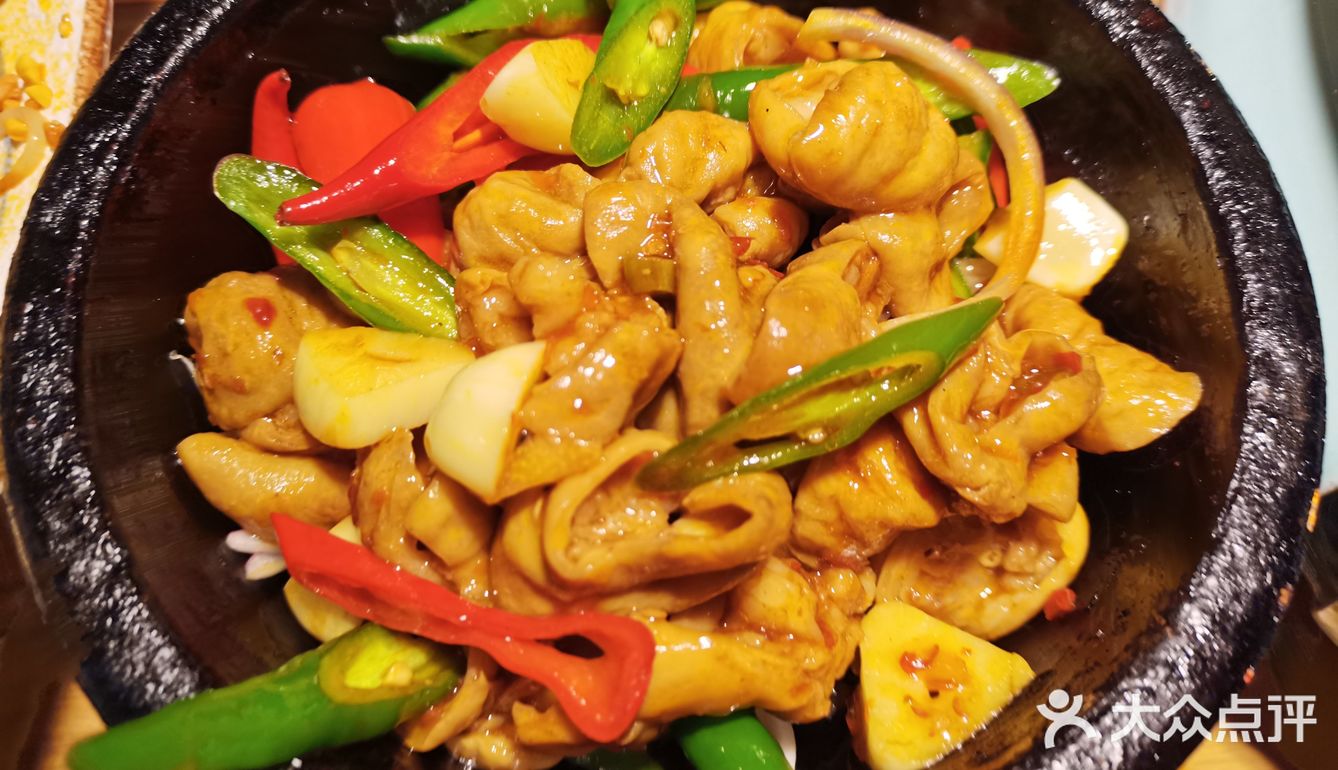 再配上一碗米饭,我可以吃两碗 蒜香肥肠