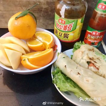 一个黄豆酱一个番茄酱 没有肉松没有没有午餐肉