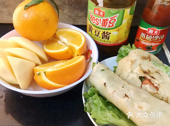 一个黄豆酱一个番茄酱 没有肉松没有没有午餐肉