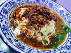 -渝之汇牛肉豌杂面