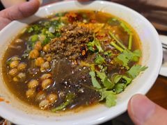 -爆炸头阿姨小四川正宗川味小吃(无任何分店)