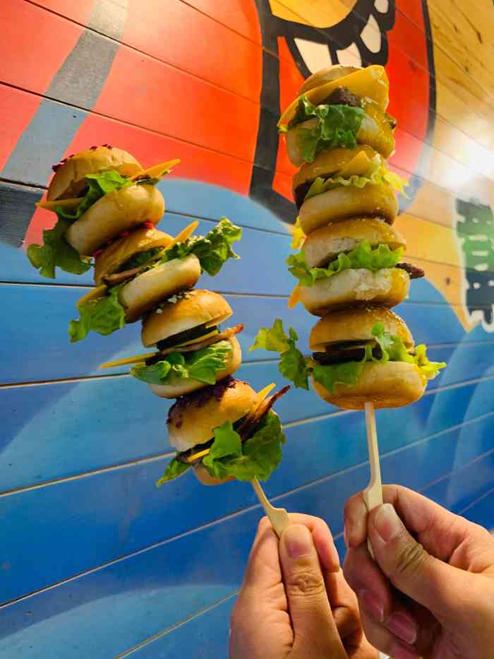 港式cheese芝士瀑布汉堡-"四个迷你小汉堡串的串儿,20块钱.我看.