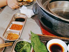 -围炉肉舍•炭烤活鳗•丹东海鲜烤肉(步行街店)