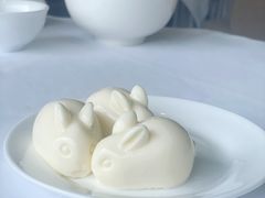 酸奶玉兔冻-青岛海景花园大酒店·粤海餐厅