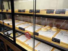 面包甜点陈列柜-啊噗吐呦现场烘焙(麦凯乐店)