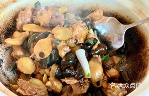 Braised Chicken with Mountain Stream Snails