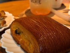 -VERIE BAKEHOUSE