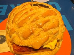 巨大菠萝包-伯友茶记(中华广场店)