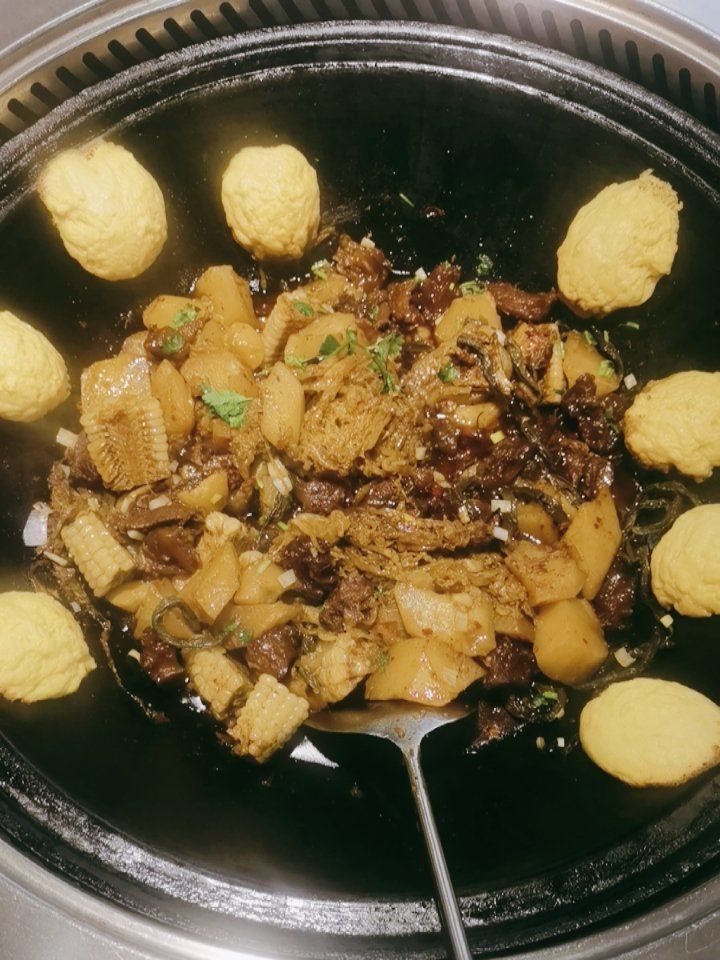 非常正宗的东北铁锅炖,吃的筋头巴脑,平常