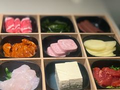 -海底捞火锅鲜切牛肉主题店(长寿路店)