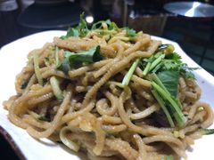 -东口码头·烧鸽子·鱼头泡饼·地方菜(金鹰悦城店)