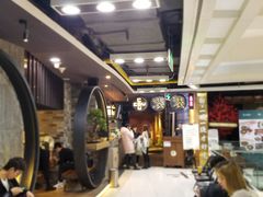 等位区-湊湊火锅·茶憩(新中关购物中心店)