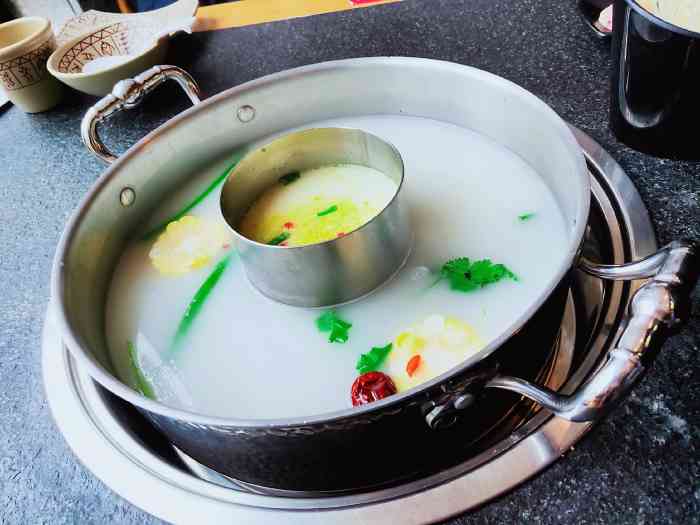 江小渔鲜鱼火锅(沙河口一店)