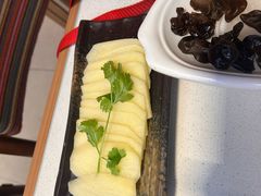 -老牌坊云南鱼豆花火锅(哈西万达店)