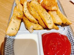 英式炸鱼配宽薯-HELLO 27 意面·沙拉·帕尼尼