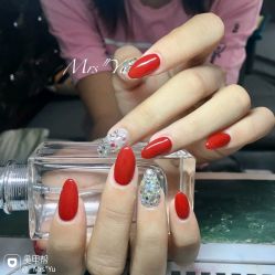 -Pink You美甲洗眉纹绣定制中心