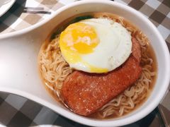 午餐肉煎蛋出前一丁-新大咀港式茶餐厅(宝山万达店)
