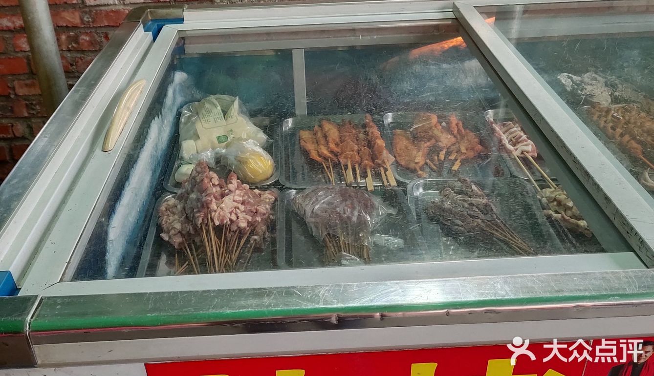 果断的点了份烤蚝，还有羊肉串