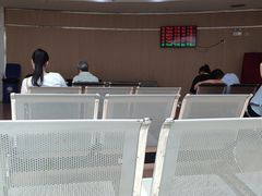 -房地产交易中心-停车场