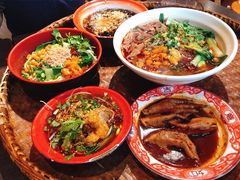 -爆炸头阿姨小四川正宗川味小吃(无任何分店)