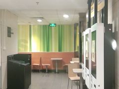 大堂-麦当劳(北京南站店)