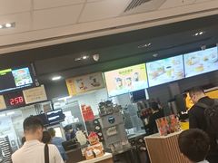 -麦当劳(上海虹桥站30B检票口楼上)