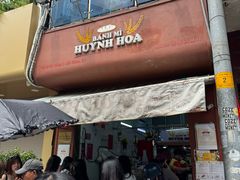 -Bánh Mì Huynh Hoa