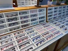 -MiRi眼镜连锁·蔡司·尼康控优点合作店(莘庄店)