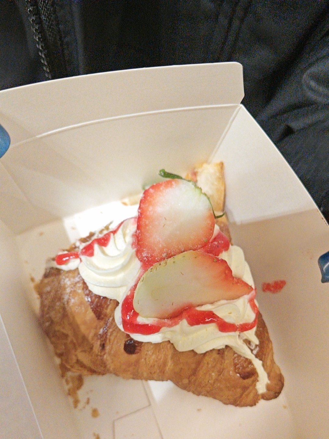 味道比较好吃,水果很新鲜,奶油口感也适度