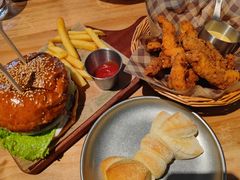 -三勾JJJ Burger&Coffee(梅溪湖店)