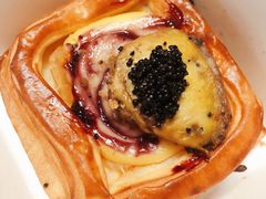 鹅肝鱼子酱牛角包-B&C黄油与面包·法式古堡面包坊(新天地店)