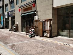 -八月美食小馆(银泰城总店)