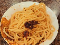 变身前的担担面-小街天府