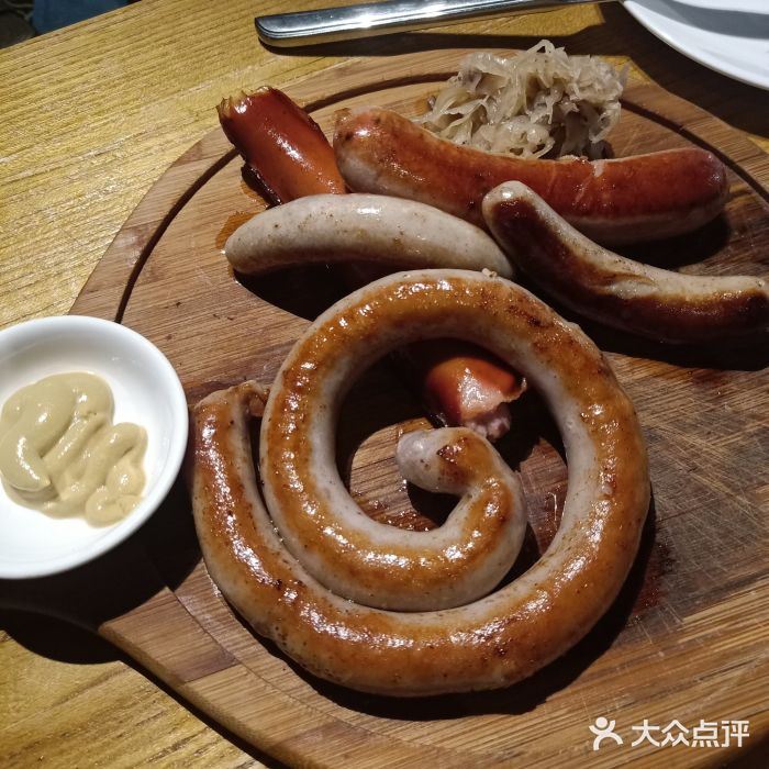 德式香肠配德国酸菜拼盘