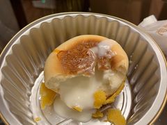 酥皮水牛奶菠萝包-陶陶居酒家(海岸城店)