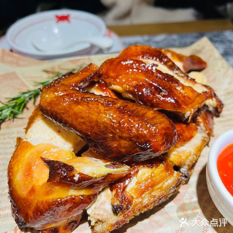 氛围感拉满的一家江南菜馆[调皮]很有客栈风