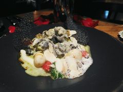 烩蜗牛配欧芹蒜香奶油土豆泥香槟泡沫-AZUL by FUEL蓝色·法式酒馆(琶醍店)