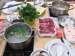 -杨老板·海鲜集市火锅·鲜切牛肉(中防万宝店)