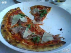 pizza-香格里拉鱼跃地中海西餐厅·牛排披萨