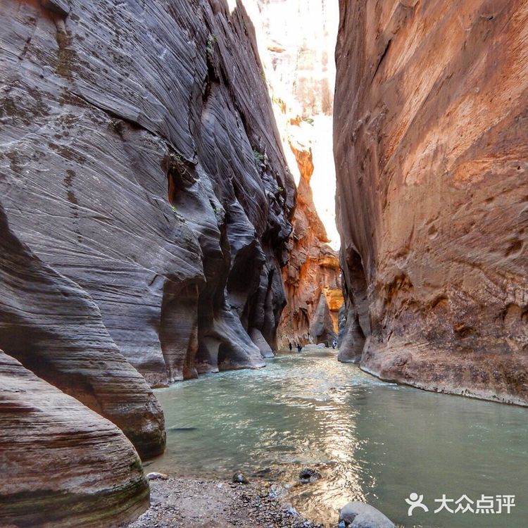 在峡谷间的溪流里步行了七个小时是什么体验?!