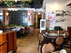 大堂-醉美东江·三文鱼·烧鸡公