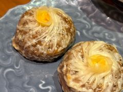 蛋黄芝士纸皮烧麦-鑫震源·苏式大虾生煎(山塘街店)