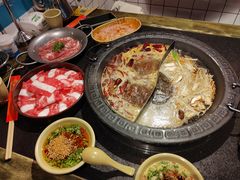 -宽板凳老灶火锅(台湾街店)