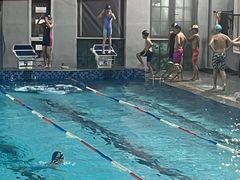 -梦翔龙湖滟澜山游泳俱乐部