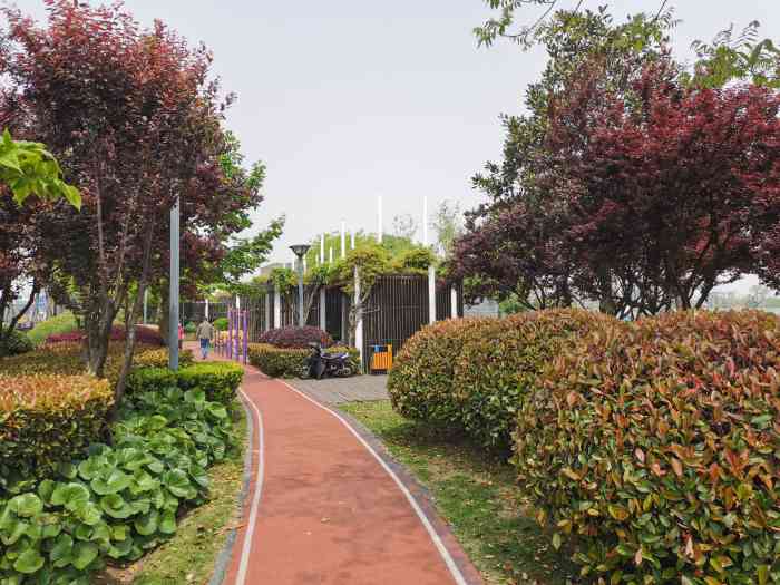 风铃绿地-"位于北翟路剑河路附近的一个开放式市民活动.